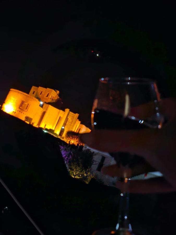 ホテル Castle - Inside,Voga Guesthause Krujë エクステリア 写真