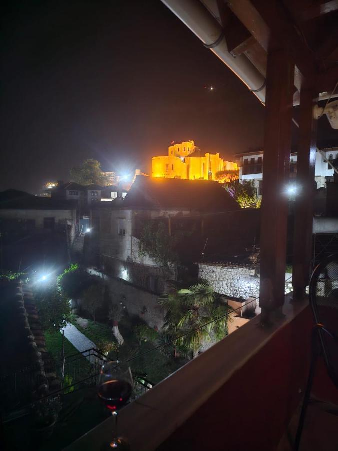 ホテル Castle - Inside,Voga Guesthause Krujë エクステリア 写真