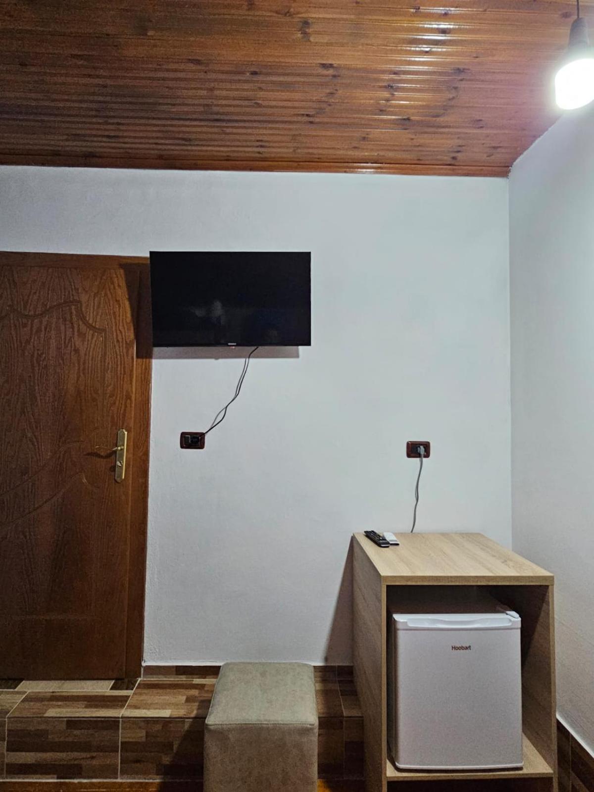 ホテル Castle - Inside,Voga Guesthause Krujë エクステリア 写真