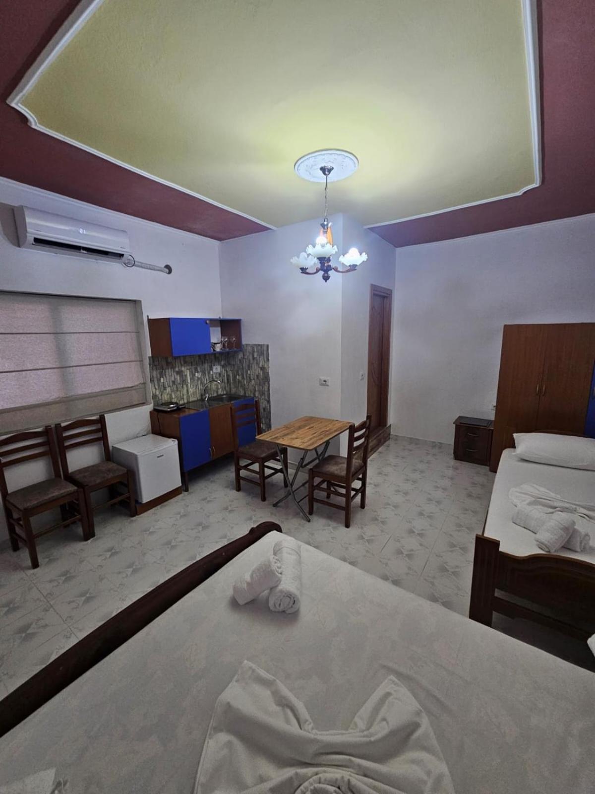 ホテル Castle - Inside,Voga Guesthause Krujë エクステリア 写真